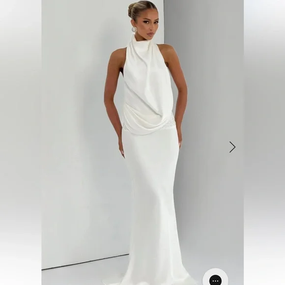 Elegant White Backless Gown - Picture 1 of 7